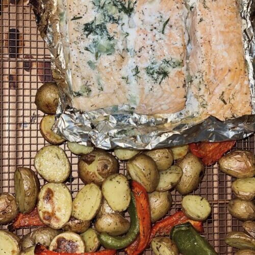 healthy dill salmon recipe which includes salmon fillets and fresh dill